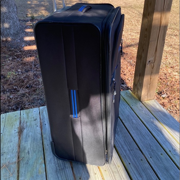 Nautica Large Suitcase - Picture 3 of 16